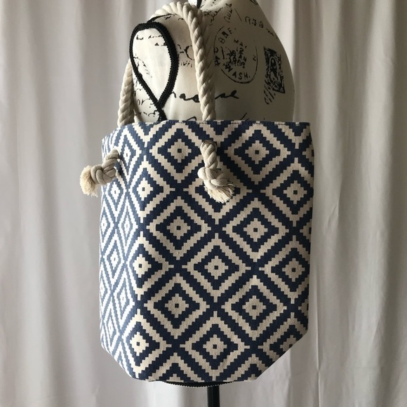 NWOT Summer & Rose Tote - Picture 1 of 4